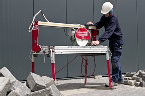 Stone saw table with top guide