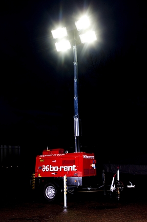 Hydraulic light tower